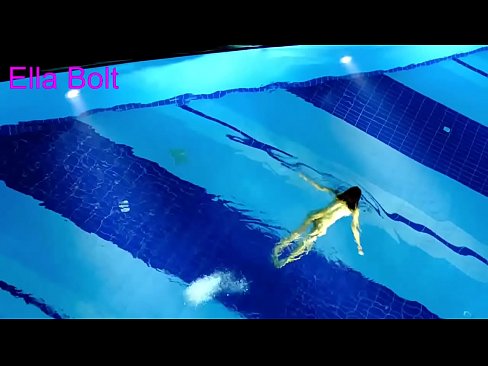 ❤️ Non podo deixar de mirar, unha moza loira que é sorprendida nadando espida na piscina do resort ELLA BOLT ️❌ Follar en % gl.tukifporno.ru % ❌️❤