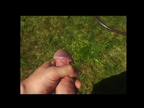 ❤️ A guapa quente recibe o seu coño rosa fodido e corre cun chorro nun xardín de verán ️❌ Follar en % gl.tukifporno.ru % ❌️❤